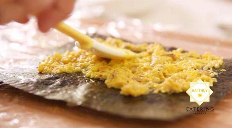 Gà cuộn rong biển - Biến tấu độc đáo cho món ăn khi nấu tiệc tại nhà